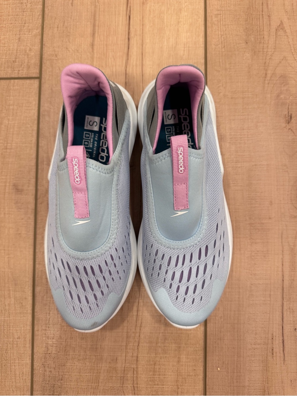 Speedo Women's Light Gray and Pink Slip-On Water Sneakers